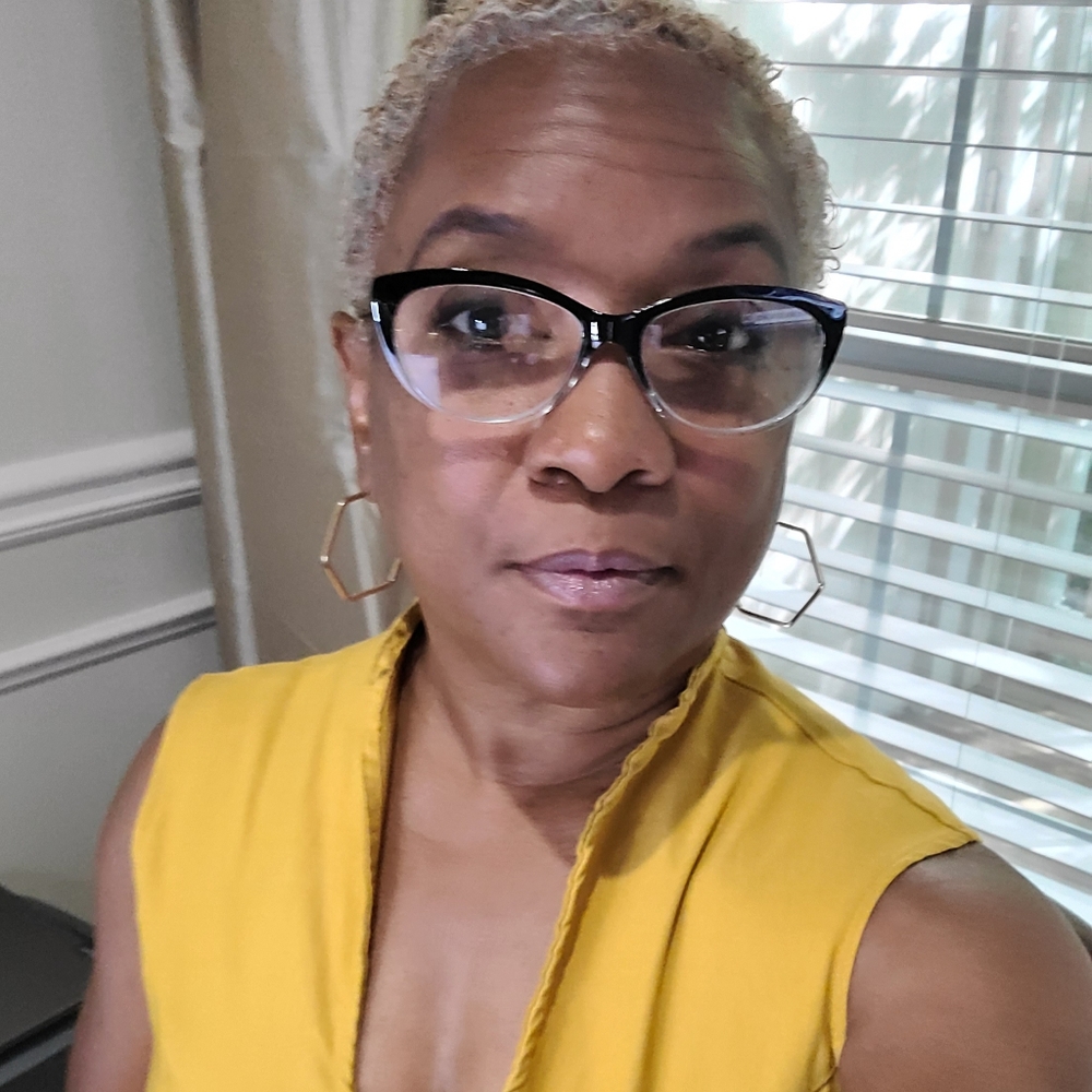 Meet your Posher, Tia